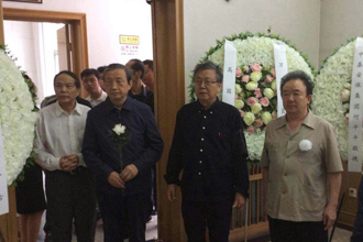 怀念追思敬爱的万里伯伯